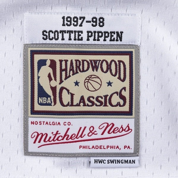 Chicago Bulls Scottie Pippen 1997 Swingman Jersey by Mitchell and Ness - White - Mens